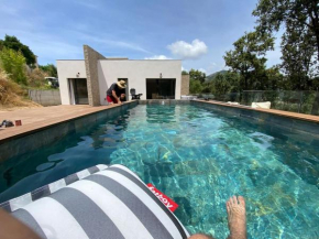 Villa d'Architecte avec Piscine, vue imprenable.